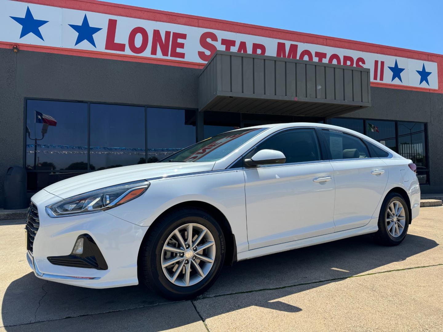 2019 WHITE HYUNDAI SONATA SE (5NPE24AFXKH) , located at 5900 E. Lancaster Ave., Fort Worth, TX, 76112, (817) 457-5456, 0.000000, 0.000000 - Photo#1